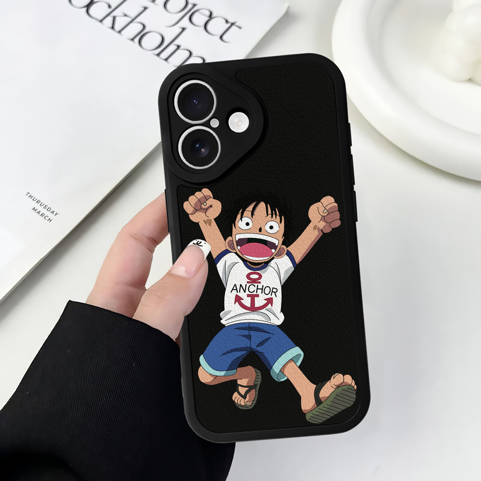 （画像用） ワンピース モンキー・D・ルフィ ONE PIECE Monkey D. Luffy 【iPhone 16シリーズ対応】シリコンスマホケース（レザー調） 材質：シリコン